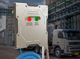 Ex automation grounding R. STAHL Grounding enclosure in front of an LKW