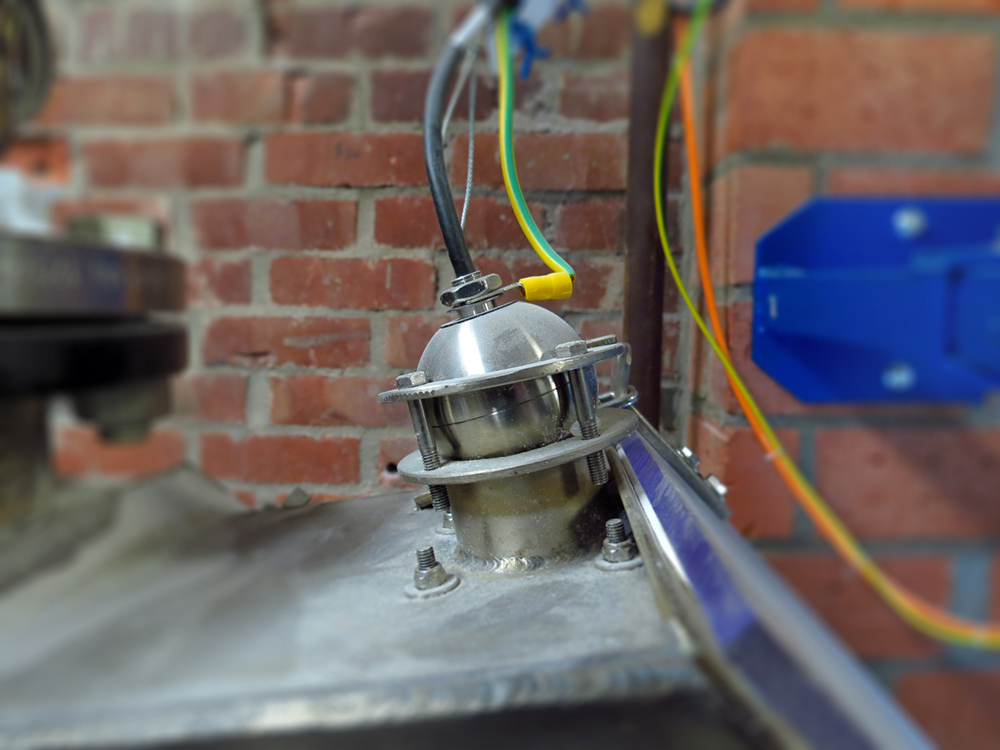 Ex permanent fuel monitoring R. STAHL Ex permanent fuel monitoring in hazardous area R. STAHL